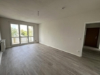 Wohnzimmer - Bezugsfertige 3-Raum-Wohnung mit Tageslichtbad!