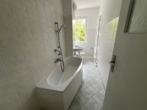 Bad - Bezugsfertige 3-Raum-Wohnung mit Tageslichtbad!