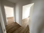 Flur - Bezugsfertige 3-Raum-Wohnung mit Tageslichtbad!