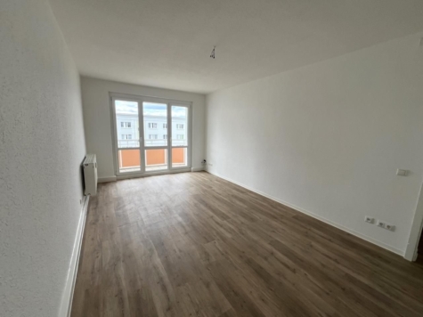 Bezugsfertige 3-Raum-Wohnung mit Tageslichtbad!, 15890 Eisenhüttenstadt, Etagenwohnung