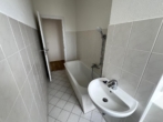 Bad - Bezugsfertige 3-Raum-Wohnung mit Tageslichtbad!