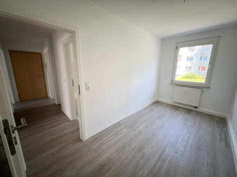 Modern u. ruhig: Sanierte Erdgeschosswohnung mit 3 Zimmern im Grünen, 15890 Eisenhüttenstadt, Wohnung