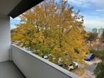 Ausblick Balkon - Angucken, einziehen und wohlfühlen! Helle 4-Raum-Wohnung mit großem Balkon!