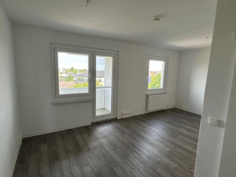 3-Raum-Wohnung mit großem Balkon und Blick über die Stadt!, 15890 Eisenhüttenstadt, Etagenwohnung