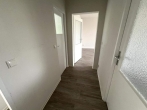 Flur - Bezugsfertige 3-Raum-Wohnung mit Tageslichtbad!
