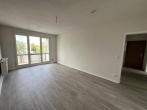 Wohnzimmer - Bezugsfertige 3-Raum-Wohnung mit Tageslichtbad!