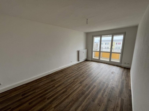 Charmante 3-Raum-Wohnung mit Balkon in ruhiger Lage, 15890 Eisenhüttenstadt, Etagenwohnung