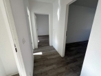 Flur - 3-Raum-Wohnung mit Tageslichtbad!
