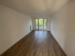 Wohnzimmer - 4-Raum-Wohnung mit Tageslichtbad!
