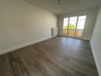 Wohnzimmer - Bezugsfertige 3-Raum-Wohnung mit Tageslichtbad!