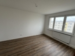 Schlafzimmer - 2-Raum-Wohnung mit modernisiertem Tageslichtbad!