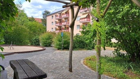 Der liebevoll gestaltete Innenhof lädt zum Verweilen ein!, 15890 Eisenhüttenstadt, Etagenwohnung