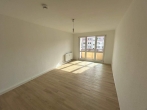Wohnzimmer - Charmante 3-Raum-Wohnung im 6.WK !