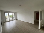 Wohnzimmer - 4-Raum-Wohnung mit Balkon!